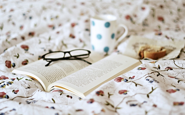 關(guān)于人生的很現(xiàn)實(shí)的哲理說說帶圖片 時(shí)間奪去了我們輕狂的眼神卻給了我們嘴角上揚(yáng)的資本14