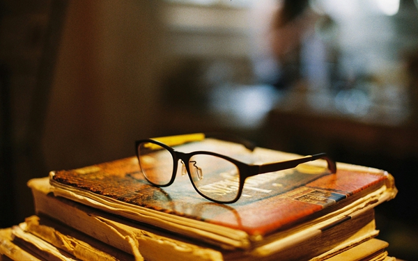 關(guān)于人生的很現(xiàn)實(shí)的哲理說說帶圖片 時(shí)間奪去了我們輕狂的眼神卻給了我們嘴角上揚(yáng)的資本15