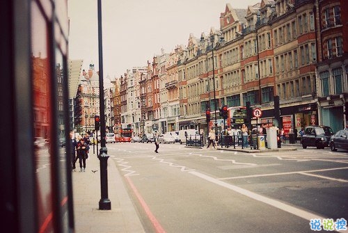 女生傷感說說帶圖片心情低落 越想越心痛的難過說說大全6