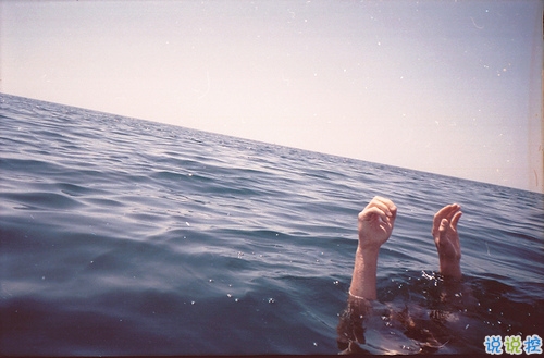 簡(jiǎn)單而又唯美有哲理的英文說(shuō)說(shuō)帶圖片 你醒在別人的夢(mèng)里16