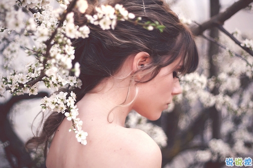 關(guān)于愛情簡單精辟的一句話說說帶圖片 我和世界只差一個(gè)你15