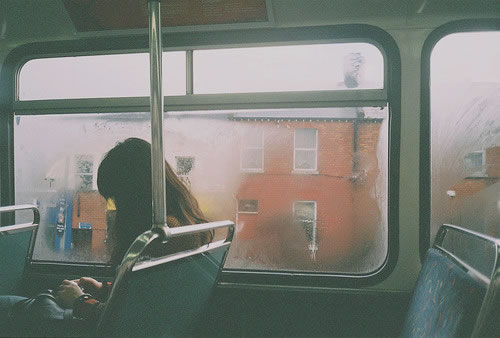 關(guān)于愛(ài)情的有些傷感難過(guò)的說(shuō)說(shuō)帶圖片 遇你之后步步都難走1