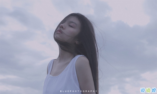 文藝簡單適合發(fā)空間說說的句子 我想寫給你的三行情書1