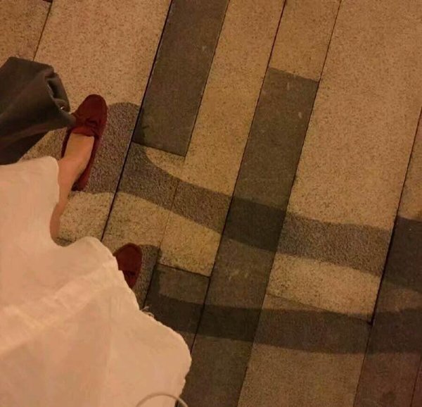 關(guān)于愛(ài)情和喜歡一個(gè)人的心事的經(jīng)典圖片說(shuō)說(shuō)6