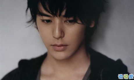 2018失戀的句子說說心情配圖 你永遠(yuǎn)也看不到我最寂寞時(shí)候的樣子1