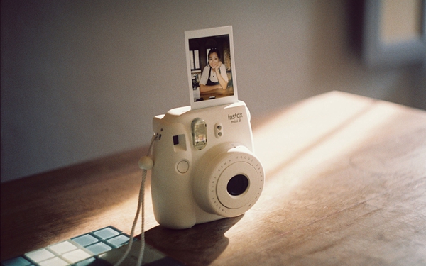 關(guān)于人生的很現(xiàn)實(shí)的哲理說說帶圖片 時(shí)間奪去了我們輕狂的眼神卻給了我們嘴角上揚(yáng)的資本12