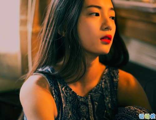 關(guān)于愛情簡單精辟的一句話說說帶圖片 我和世界只差一個(gè)你5