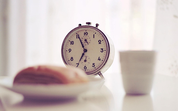 關(guān)于人生的很現(xiàn)實(shí)的哲理說說帶圖片 時(shí)間奪去了我們輕狂的眼神卻給了我們嘴角上揚(yáng)的資本7