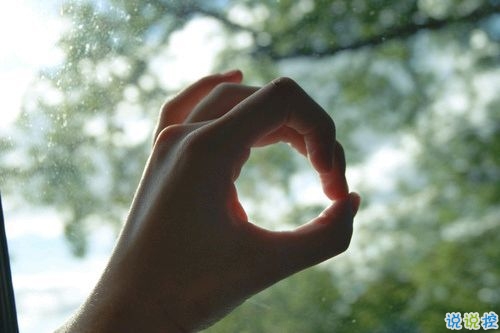 滿懷憂傷感到難過的傷感句子 心里很難過但是不能說出來(lái)的傷感句子1