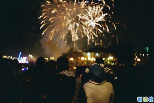 qq文字控愛情哲理說說帶圖片大全 路過了青春我們還剩下什么1