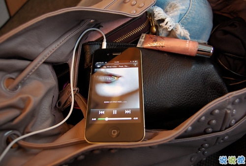 突然一瞬間悲傷難過的傷感說說帶圖片 抖音上很火的觸動人心的傷感說說3