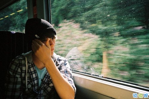 有些壓抑的感到心煩意亂的傷感說(shuō)說(shuō) 一個(gè)人很難過(guò)心煩的傷感說(shuō)說(shuō)2