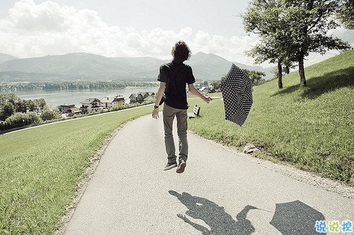 心碎到不敢流淚的傷感說說帶圖片 特別難過想哭的傷感說說20184