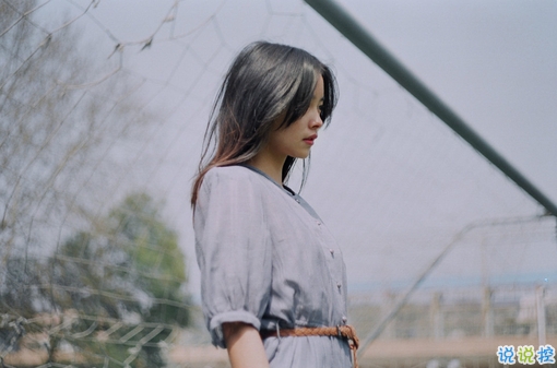 唯美又經(jīng)典的青春成長說說帶圖片 不予時光度流年11