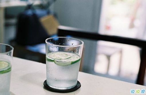 一個(gè)人獨(dú)處時(shí)候的孤獨(dú)是什么感覺(jué)呢？4