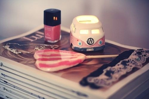 一個人感到孤獨寂寞時發(fā)的說說帶圖片 一個人只要學(xué)會了回憶就再不會孤獨9