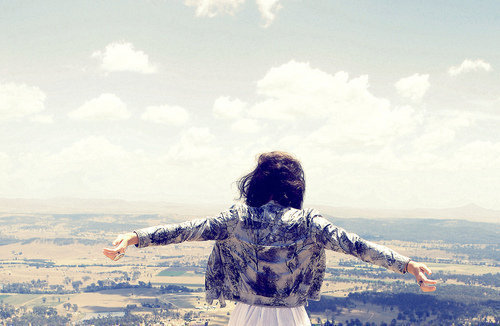 關于青春人生成長的經典哲理說說帶圖片 生活不只眼前的茍且還有詩和遠方的田野6