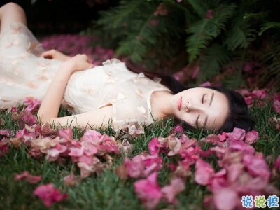 傷感說說看完哭了那種帶圖片精選：我是一個很怕主動聯(lián)系別人的人1