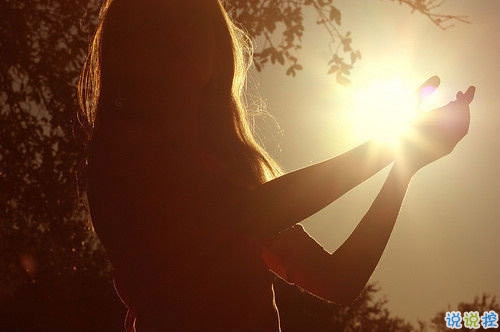 眼前人是心上人的關(guān)于感情的經(jīng)典句子 一句話觸動(dòng)你內(nèi)心的愛(ài)情句子大全2