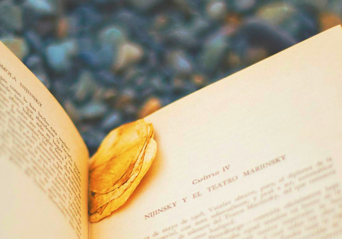 痛徹心扉的傷感愛(ài)情說(shuō)說(shuō)帶圖片 我在每個(gè)下雨天想起你2