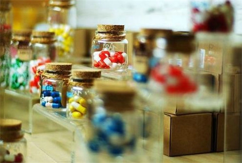 一個人感到孤獨寂寞時發(fā)的說說帶圖片 一個人只要學(xué)會了回憶就再不會孤獨13