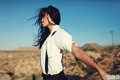 讀起來(lái)讓人心痛的情感句子帶圖片 最痛苦的不是不曾擁有而是差一點(diǎn)就可以。10