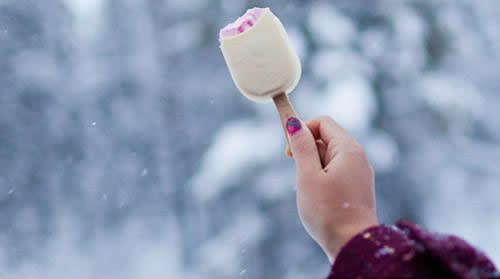 讓人難過傷感愛情說說帶圖片 差一點(diǎn)就抱住他了我再睡一會兒試試2