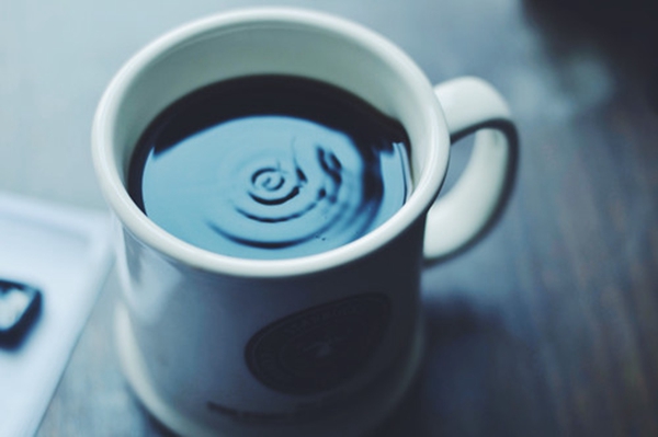 關(guān)于人生的很現(xiàn)實(shí)的哲理說說帶圖片 時(shí)間奪去了我們輕狂的眼神卻給了我們嘴角上揚(yáng)的資本5