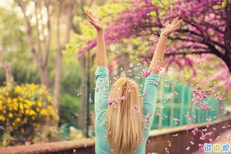 最經(jīng)典愛情說說心情短語2018 有人值得愛很幸福的說說2