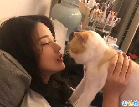 簡(jiǎn)單干凈的愛(ài)情說(shuō)說(shuō)大全2018 有種痛叫說(shuō)不出的愛(ài)情說(shuō)說(shuō)2