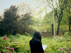 寫給我們逝去的青春和年華的心情說說 青春是淡淡的憂傷的心情說說