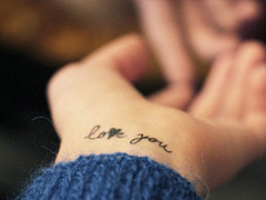 最新微博說(shuō)說(shuō)大全簡(jiǎn)單一句話(huà)心情 即使人潮擁擠也期待不期而遇