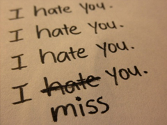 心已被刺透的傷感說(shuō)說(shuō)帶圖片 愛(ài)情給我太多傷痛的說(shuō)說(shuō)心好累