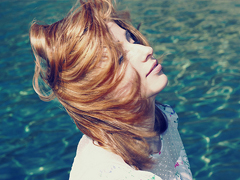 唯美簡單的治愈系說說帶圖片 山月孤寂只是未見我