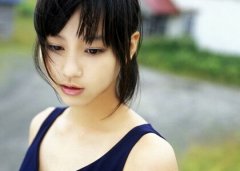 暗戀的說說帶圖片：我暗戀的人昨天換了發(fā)型，頓時(shí)覺得我變心了