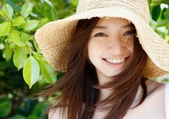 感悟人生的說(shuō)說(shuō)帶圖片：流過(guò)淚的眼睛更明亮，滴過(guò)血的心靈更堅(jiān)強(qiáng)