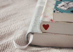 微博說說帶圖片：比起天黑和鬼，我更怕你的心酸皺眉