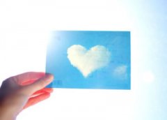 配圖片的心情短語：最怕自己給出去的是心，別人還回來的卻是刀子