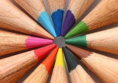 QQ空間帶圖的說(shuō)說(shuō)：有些疤痕之所以總會(huì)疼，那是因?yàn)槟憧側(cè)ヅ? data-o3RZ=