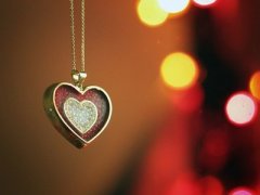 情感說說帶圖片：總有一個(gè)人，一直住在心里，卻告別在生活里