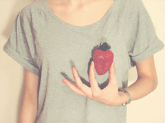 女生個性說說經(jīng)典霸氣帶圖片 知道自己不討喜那就乖一點