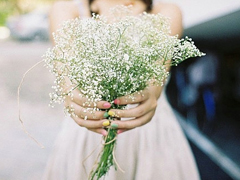 一個人感到孤獨寂寞時發(fā)的說說帶圖片 一個人只要學(xué)會了回憶就再不會孤獨