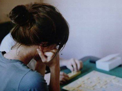 讀起來讓人心痛的情感句子帶圖片 最痛苦的不是不曾擁有而是差一點就可以。