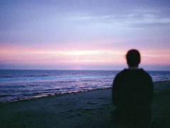 經(jīng)典語(yǔ)錄愛情美好短句打動(dòng)人心 你是我想躲又想遇見的人