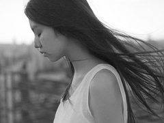 一個(gè)人獨(dú)處時(shí)候的孤獨(dú)是什么感覺呢?