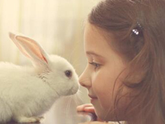 經(jīng)典說說別人必評：如果還沒有人牽你的手，自己要照顧好自己。