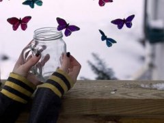 帶圖片的傷感說(shuō)說(shuō)：枕邊人不是心上人，心上人只是夢(mèng)中人