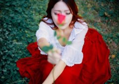 有個(gè)性的說(shuō)說(shuō)圖片：談一場(chǎng)錯(cuò)誤的戀愛(ài)就像尿床，暖一時(shí)，涼一被子