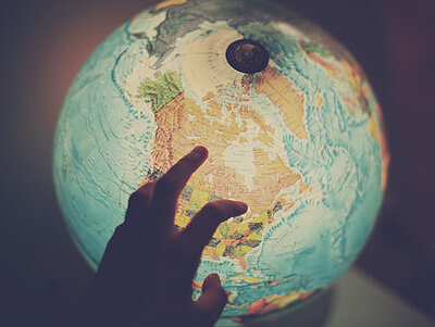 傷感說(shuō)說(shuō)配圖片：別指望誰(shuí)陪你一輩子，沒(méi)光的時(shí)候連影子都會(huì)離開(kāi)