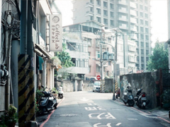 給生活一點(diǎn)正能量的哲理句子 有些煩勞丟掉了才會(huì)有云淡風(fēng)輕的機(jī)會(huì)